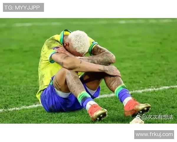 西涅对马拉多纳去世的悲痛表达:足球界失去一位传奇